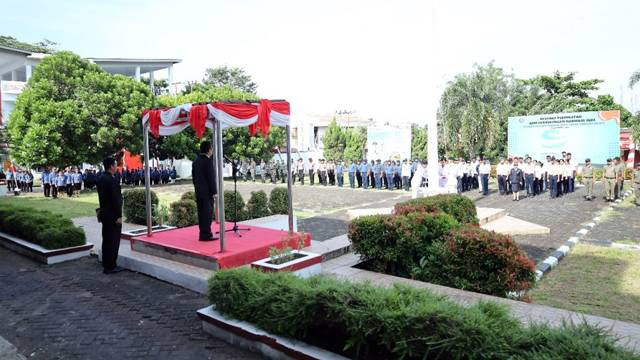 Penjabat Bupati Sitaro, Joi Eltiano B Oroh, bertindak sebagai inspektur upacara para peringatan Hari Perhubungan Nasional (Harhubnas) ke-53.