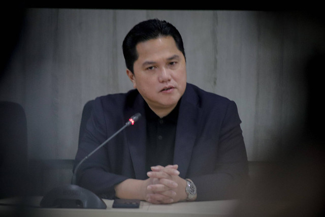 Ketua PSSI, Erick Thohir gelar konferensi pres terkait naturalisasi pemain di gedung Dirjen Imigrasi Kemenkumham, Jakarta Selatan pada Kamis (19/9/2024). Foto: Jamal Ramadhan/kumparan