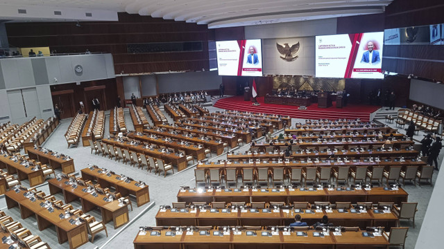 Suasana ruang rapat paripurna ke-7 DPR RI, Kamis (19/9/2024). Foto: Thomas Bosco/kumparan