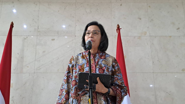 Menteri Keuangan (Menkeu) Sri Mulyani Indrawati menjawab pertanyaan wartawan usai mengikuti Rapat paripurna DPR RI RUU APBN 2025 di Kompleks Parlemen, Senayan, Jakarta, Kamis (19/9/2024). Foto: Ghifari/kumparan 