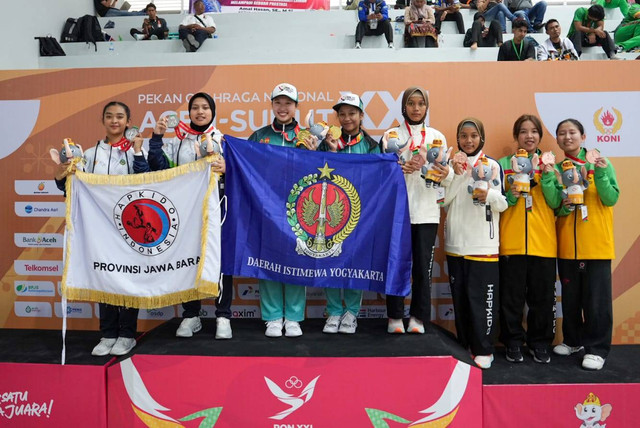 Tim hapkido DIY berhasil meraih tiga medali emas di PON XXI Aceh-Sumut 2024. Tiga medali tersebut berasal dari tiga nomor berbeda yakni hoshinsul putra, hoshinsul putri, dan hoshinsul free style. Foto: Egan/kemenpora.go.id