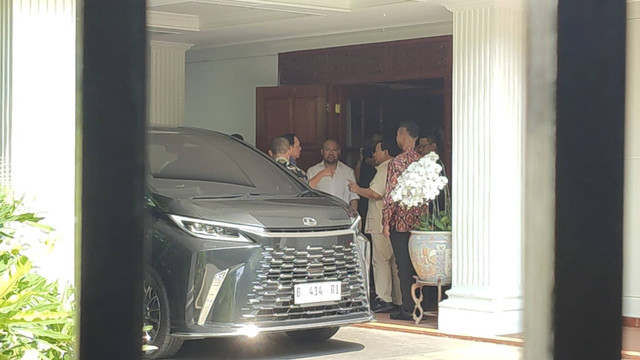 Mantan Presiden RI, Susilo Bambang Yudhoyono bertemu dengan Presiden Terpilih, Prabowo Subianto, di Kertanegara, Kamis (19/9/2024). Foto: Rachmadi Rasyad/kumparan