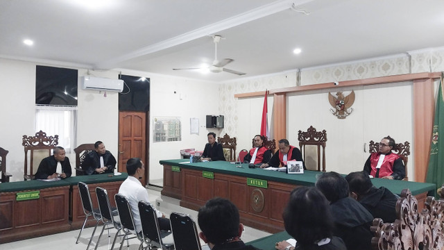 Terdakwa I Nyoman Sukena menjalani sidang dengan agenda vonis di PN Denpasar, Kamis (19/9/2024). Foto: Denita BR Matondang/kumparan