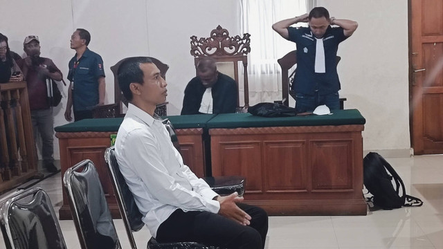 Terdakwa I Nyoman Sukena menjalani sidang dengan agenda vonis di PN Denpasar, Kamis (19/9/2024). Foto: Denita BR Matondang/kumparan