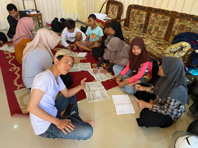 Kegiatan Bimbingan Belajar Gratis Bagi Siswa Sekolah Dasar di Kelurahan Ngempon, Kelurahan Ngempon, Kecamatan Bergas, Minggu (6/9/2024) Foto: Nadilla Ananda/KKN Tematik UPGRIS Ngempon.