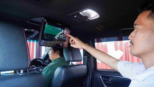 Telkomsel membawa teknologi IoT Connected Car dan In Car WiFi di mobil Toyota New Fortuner. Foto: Dok. Telkomsel