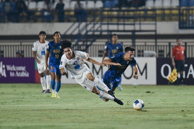 Persib Bandung melawan Port FC pada pertandingan AFC Champions League Two di Stadion Si Jalak Harupat, Bandung, Kamis (19/9/2024). Foto: X/@persib