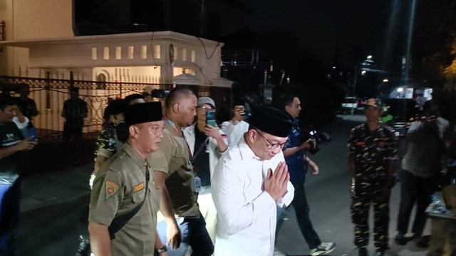 Cagub dan Cawagub Jakarta Ridwan Kamil dan Suswono tiba di kediaman Juri Ardiantoro di kawasan Cipayung, Jakarta Timur, Kamis (19/9/2024). Foto: Fadlan Nuril Fahmi/kumparan