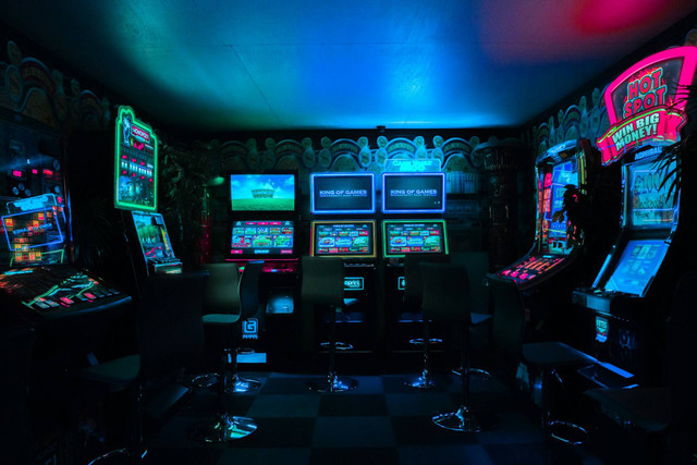 Game on Arcade Bandung. Foto hanya ilustrasi bukan tempat sebenarnya. Sumber foto: Unsplash- Carl Raw