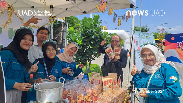 Tim HMTP Universitas Ahmad Dahlan (UAD) ciptakan inovasi basreng dan bakso untuk optimalkan hasil perikanan SFV mina padi (Dok. Rini)