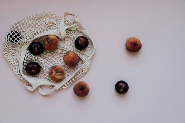 Perbedaan Buah Peach dan Plum, Pexels/alleksana