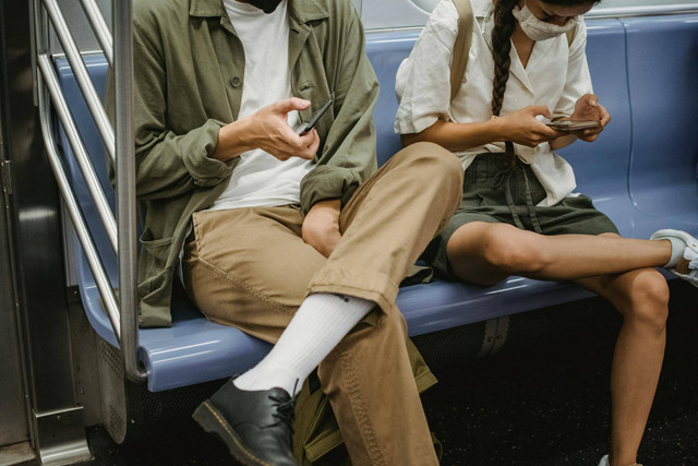 Kereta Ekonomi Surabaya Jakarta (Foto hanya ilustrasi, bukan kereta sebenarnya) Sumber: pexels/ Samson Katt