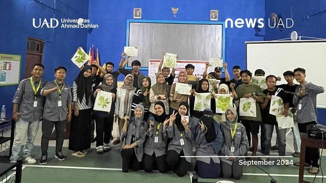 Sosialisasi Ecoprint Tote Bag oleh Mahasiswa KKN MAs 115 di Bakalan (Dok. KKN MAs)