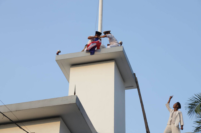 Teatrikal perobekan bendera Belanda di Surabaya. Foto: Diskominfo Surabaya