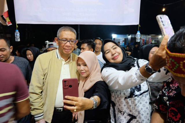 Bakal Calon Gubernur Kalbar, Sutarmidji akrab berfoto bersama Gen Z dan ratusan milenial di Sintang. Foto: Dok. Istimewa