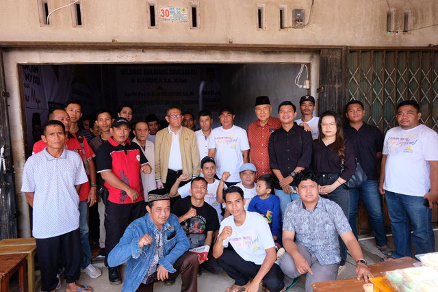 Bakal Calon Gubernur Kalbar, Sutarmidji berfoto bersama sejumlah ormas di Melawi. Foto: Dok, Istimewa