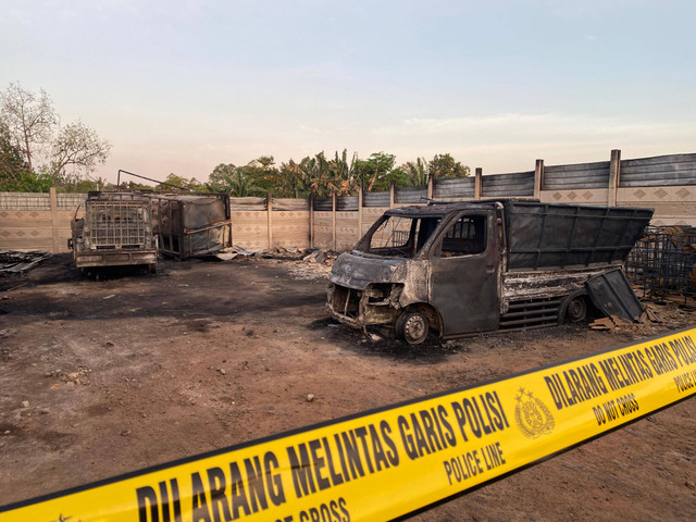 Lokasi kebakaran di Jalan Kramat Jaya, Desa Hajimena, Kecamatan Natar, Kabupaten Lampung Selatan dipasang Police Line. | Foto: Sinta Yuliana/Lampung Geh