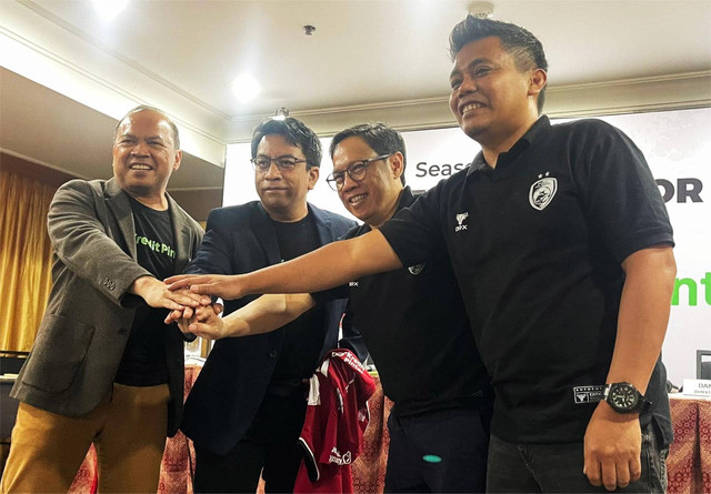 Platform fintech lending Kredit Pintar dengan menjalinan kerja sama dengan klub sepak bola PT Persaudaraan Sepak Bola Makassar (PSM Makassar).  Foto: Kredit Pintar