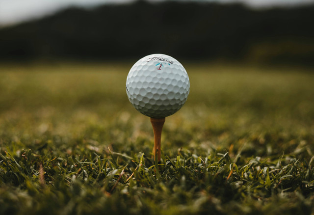 Ilustrasi cara bermain golf driving. Unsplash.com/Will-Porada