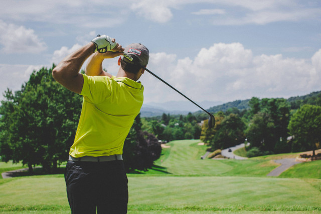 Ilustrasi cara menyelenggarakan turnamen golf. Unsplash.com/Courtney-Cook