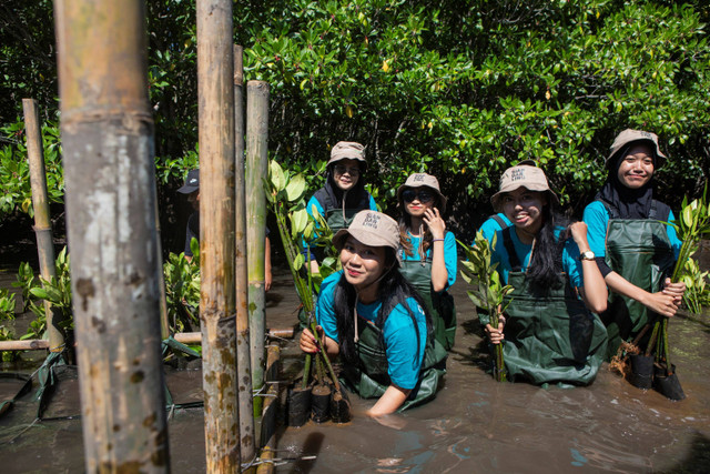 Bakti Lingkungan Djarum Foundation (BLDF) menginisiasi gerakan Siap Sadar Lingkungan (Siap Darling) dengan mengajak kalangan mahasiswa.  Foto: Dok. Djarum Foundation