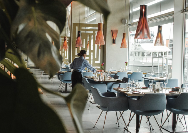 restoran di kuningan jawa barat. Foto hanyalah ilustrasi, bukan tempat yang sebenarnya. Sumber: Unsplash/Louis Hansel