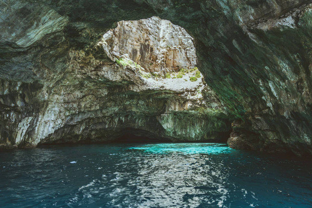 Wisata Air Umbul Ponggok Klaten. Foto hanya ilustrasi, bukan tempat sebenarnya. Sumber: unsplash.com/Josh Feiber.