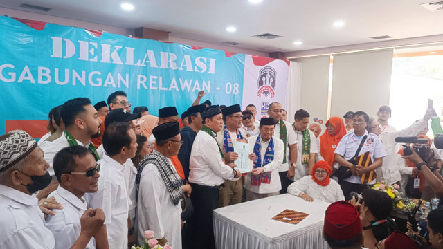 Pasangan Ridwan Kamil dan Suswono hadiri deklarasi dukungan Garnisun 08 di Cakung, Jakarta Timur, Sabtu (21/9/2024). Foto: Thomas Bosco/kumparan