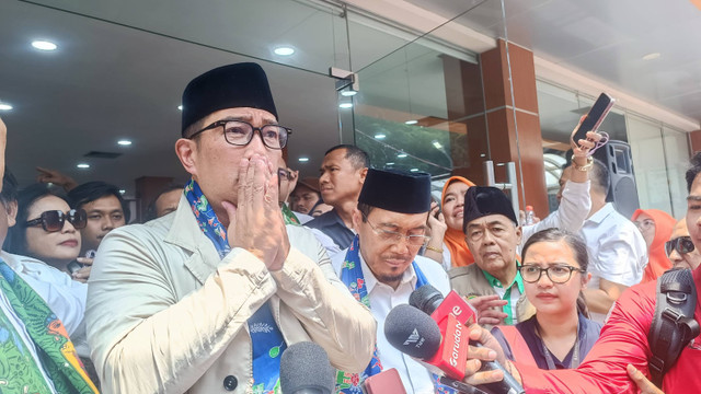 Pasangan Ridwan Kamil dan Suswono hadiri deklarasi dukungan Garnisun 08 di Cakung, Jakarta Timur, Sabtu (21/9/2024). Foto: Thomas Bosco/kumparan
