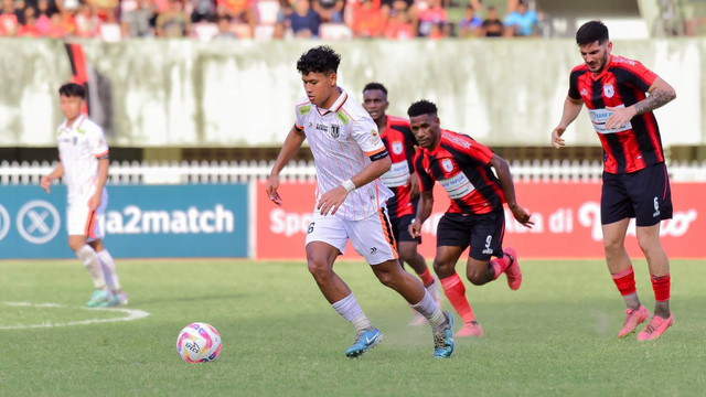 Pertandingan Persipura Jayapura vs Persibo Bojonegoro, di Stadion Mandala Jayapura. Sabtu (21/09/2024) (Aset: Istimewa)