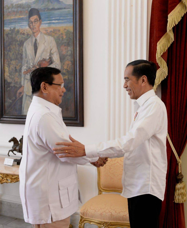 Foto Jokowi dan Prabowo (Foto diambli dari presidenri.go.id https://www.presidenri.go.id/foto/presiden-jokowi-bertemu-prabowo-di-istana-merdeka/ )