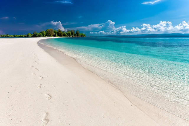 Pantai Gatra. Foto hanya ilustrasi, bukan tempat sebenarnya. Sumber: Pixabay/Kanenori