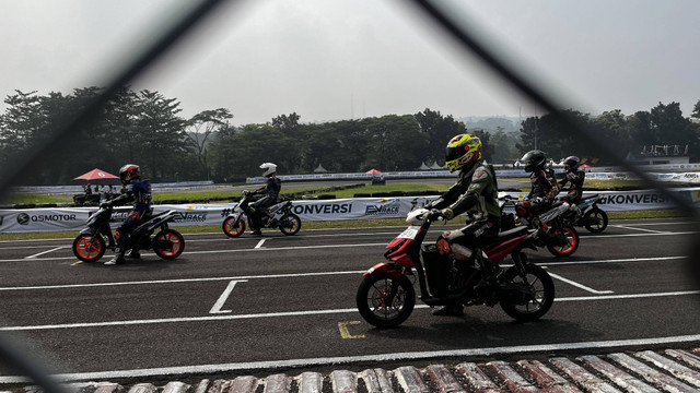 Balap motor konversi di Sentul International Karting Circuit, Kabupaten Bogor, Jawa Barat Minggu (22/9). Foto: Widya Islamiati/kumparan