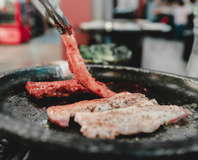 Restoran Korea di Bintaro Xchange. Foto hanya sebagai ilustrasi saja, bukan tempat sebenarnya. Sumber: Unsplash/SJ 📸.