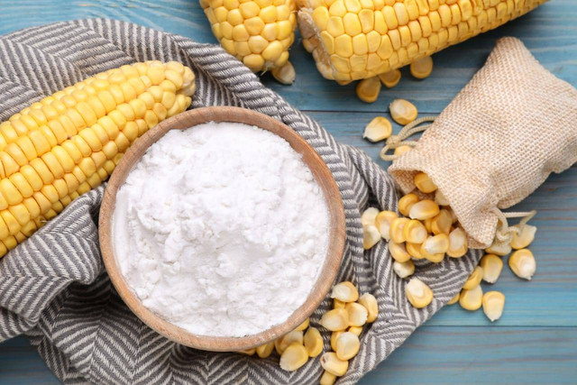 Tepung Pati (Sumber: https://www.shutterstock.com/id/image-photo/bowl-corn-starch-ripe-cobs-kernels-2366324187)