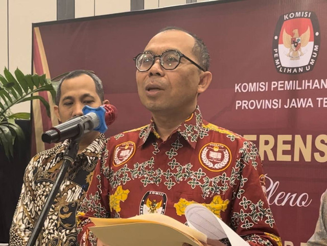 Anggota Komisioner KPU Jawa Tengah, Paulus Widiyantoro. Foto: Intan Alliva Khansa/kumparan