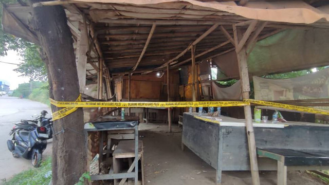 Suasana tempat korban meloncat ke Kali Bekasi. Foto: Rachmadi Rasyad/kumparan