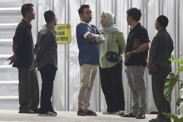 Sejumlah warga yang diduga keluarga dan kerabat korban tenggelam di Kali Bekasi mendatangi RS Polri, Kramat Jati, Jakarta, Minggu (22/9/2024). Foto: Akbar Nugroho Gumay/ANTARA FOTO