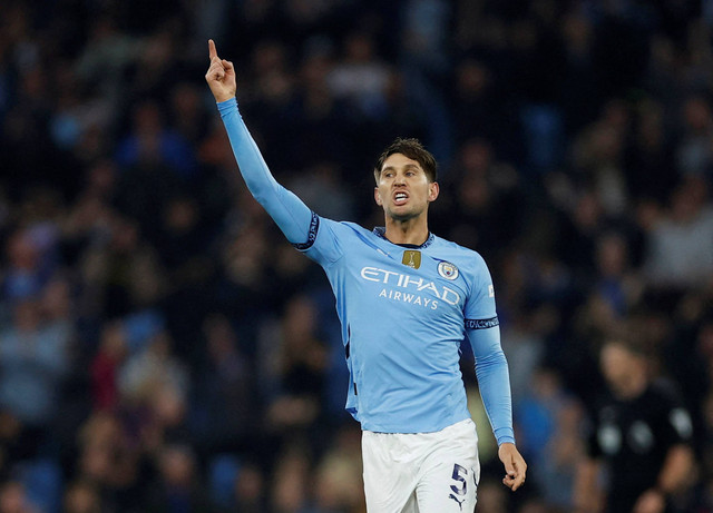 Selebrasi John Stones usai cetak gol saat Man City vs Arsenal dalam lanjutan Liga Inggris 2024/25 di Stadion Etihad, Manchester, Inggris, Minggu (22/9/2024). Foto: Jason Cairnduff/REUTERS