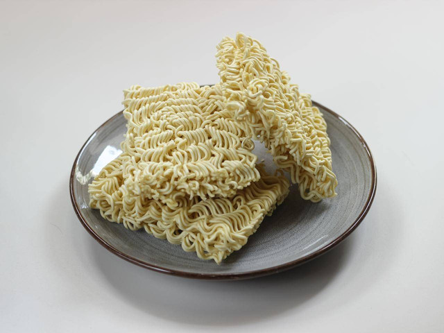 Mie Instan (Sumber: https://www.shutterstock.com/image-photo/asian-instant-food-dried-instan-noodles-1929060722) 