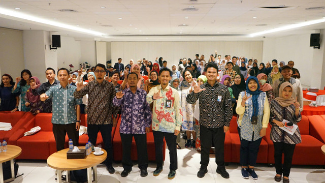 Panitia, narasumber dan peserta talkshow tatap muka. Sumber: dokumen perpusnas.