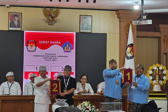 Penetapan nomor urut paslon Pilgub Bali 2024 KPU Provinsi Bali, Senin (23/9/2024). Foto: Denita BR Matondang/kumparan