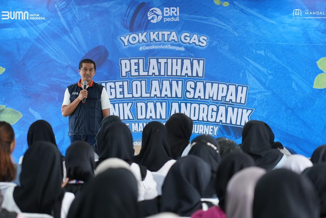 BRI lewat Program BRI Peduli Yok Kita GAS (Gerakan Anti Sampah) menggelar pelatihan pengelolaan sampah dalam memperingati World Clean Up Day dan persiapan MotoGP di Mandalika. Foto: Dok. BRI