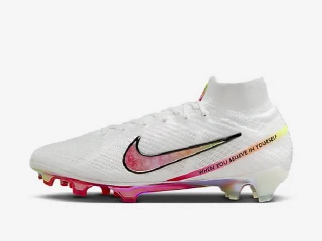 Tips memilih ikuran sepatu Nike. Foto adalah Nike Zoom Mercurial Superfly 9 Elite Marcus Rashford. Sumber: nike.com.