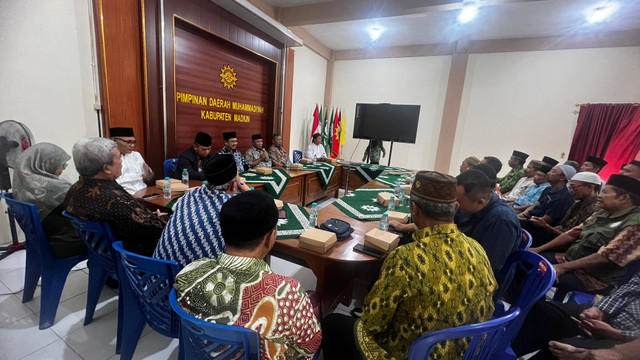 Rektor UMMAD Prof. Sofyan Anif,M.Si dalam forum pengurus PCM dan Ranting Muhammadiyah Kabupaten Madiun