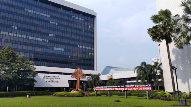 Kantor Kementerian Lingkungan Hidup dan Kehutanan (KLHK). Foto: Shutterstock