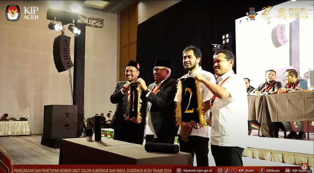 Pengundian nomor urut pilgub Aceh 2024, Senin (23/9/2024). Foto: Youtube/KPU Aceh