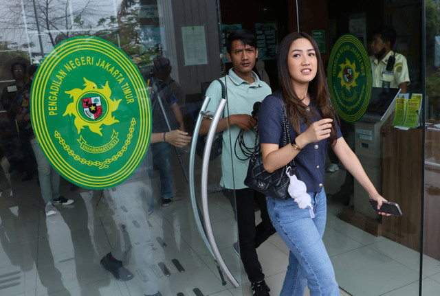 Tamara Tyasmara menghadiri sidang tuntutan terkait kematian anaknya Dante di Pengadilan Negeri Jakarta Timur, Jakarta, Senin, (23/9/2024). Foto: Agus Apriyanto