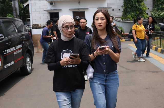 Tamara Tyasmara menghadiri sidang tuntutan terkait kematian anaknya Dante di Pengadilan Negeri Jakarta Timur, Jakarta, Senin, (23/9/2024). Foto: Agus Apriyanto