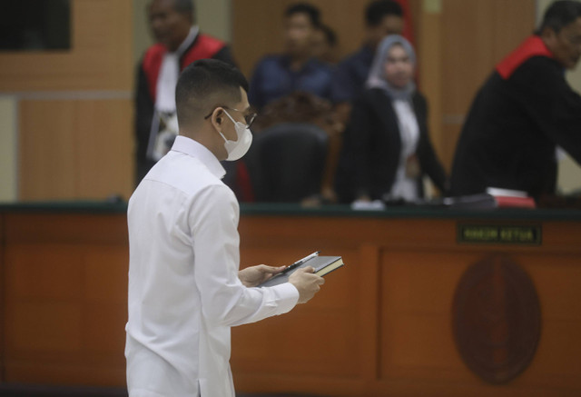 Terdakwa Yudha Afandi saat menjalankan sidang tuntutan terkait meneggelamkan Dante anak Tamara Tyasmara di Pengadilan Negeri Jakarta Timur, Jakarta, Senin, (23/9/2024). Foto: Agus Apriyanto